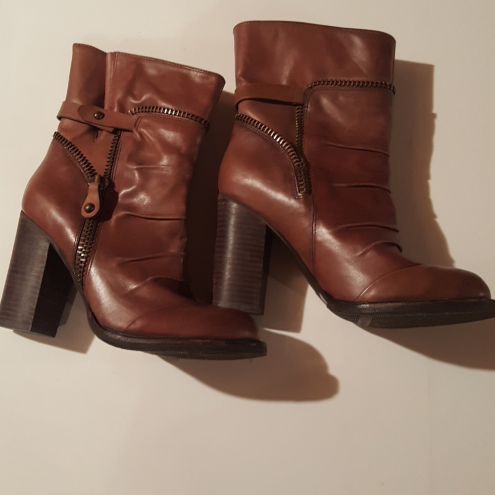 02:08   BCBG Block Heel Leather Boots (NWOB)
